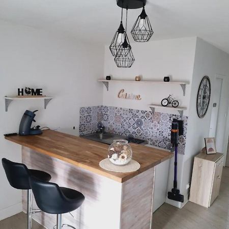 Appartement F2 Centre-Ville Issoire Avec Jolie Vue Bagian luar foto