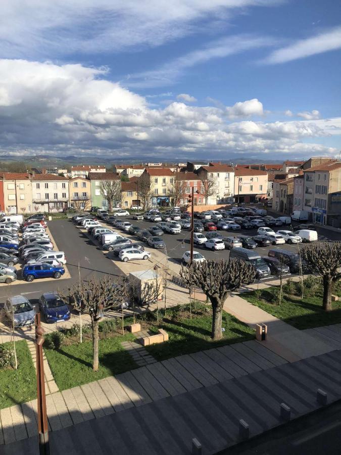 Appartement F2 Centre-Ville Issoire Avec Jolie Vue Bagian luar foto