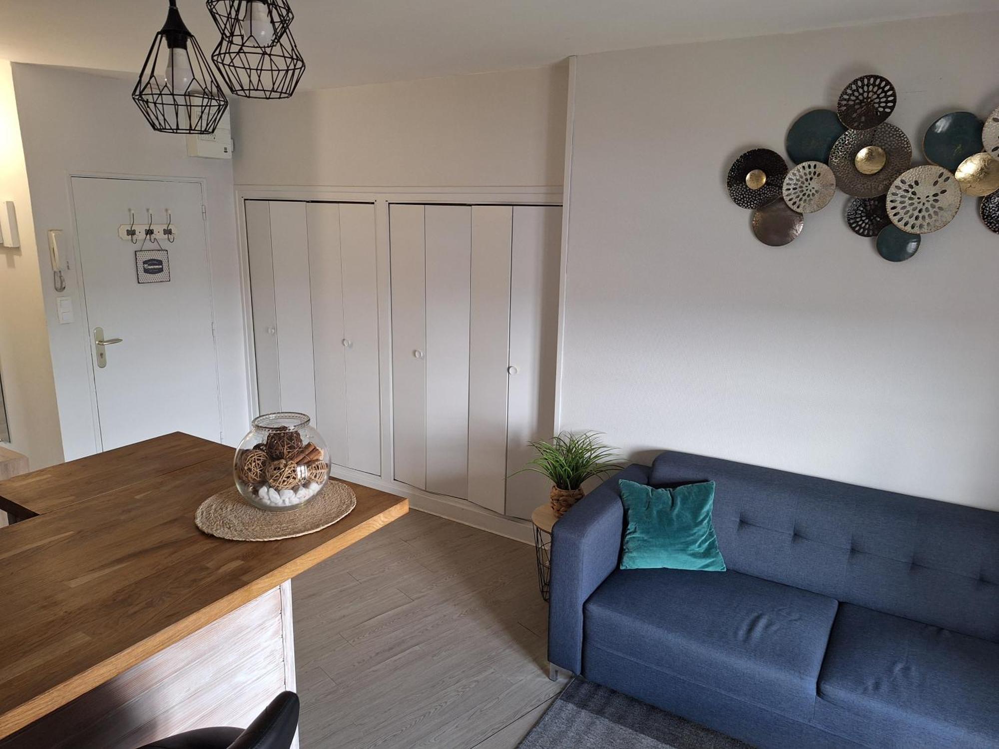 Appartement F2 Centre-Ville Issoire Avec Jolie Vue Bagian luar foto