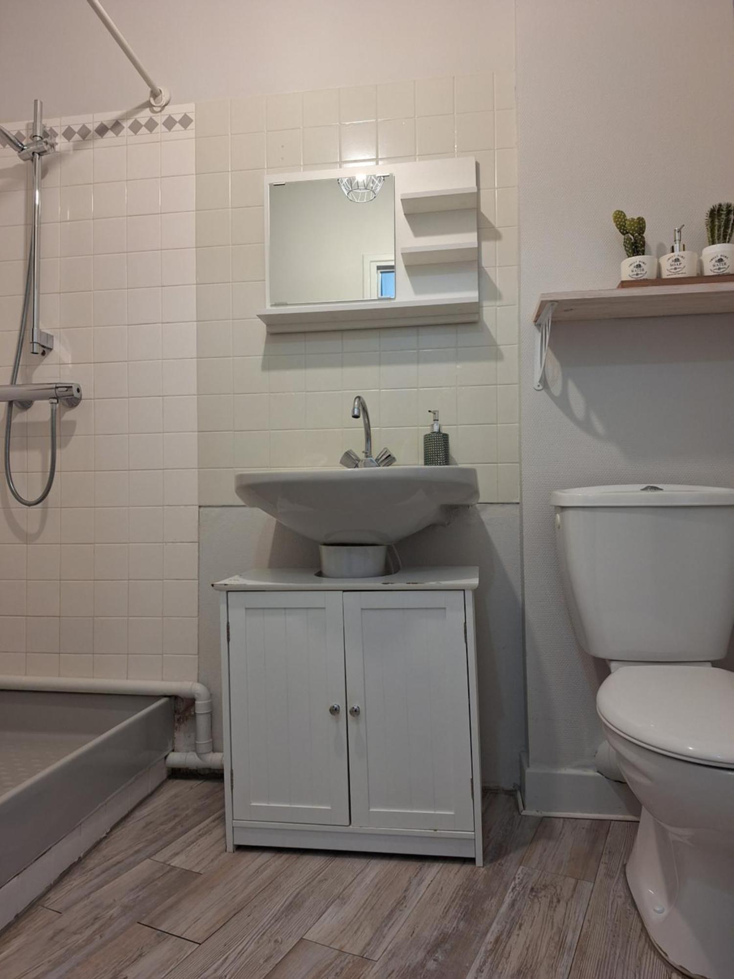 Appartement F2 Centre-Ville Issoire Avec Jolie Vue Bagian luar foto