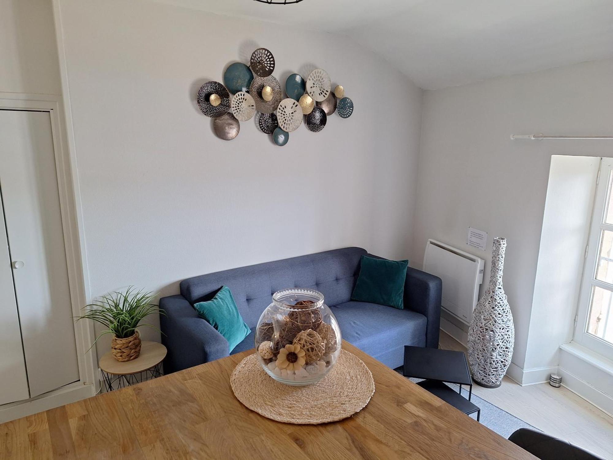 Appartement F2 Centre-Ville Issoire Avec Jolie Vue Bagian luar foto