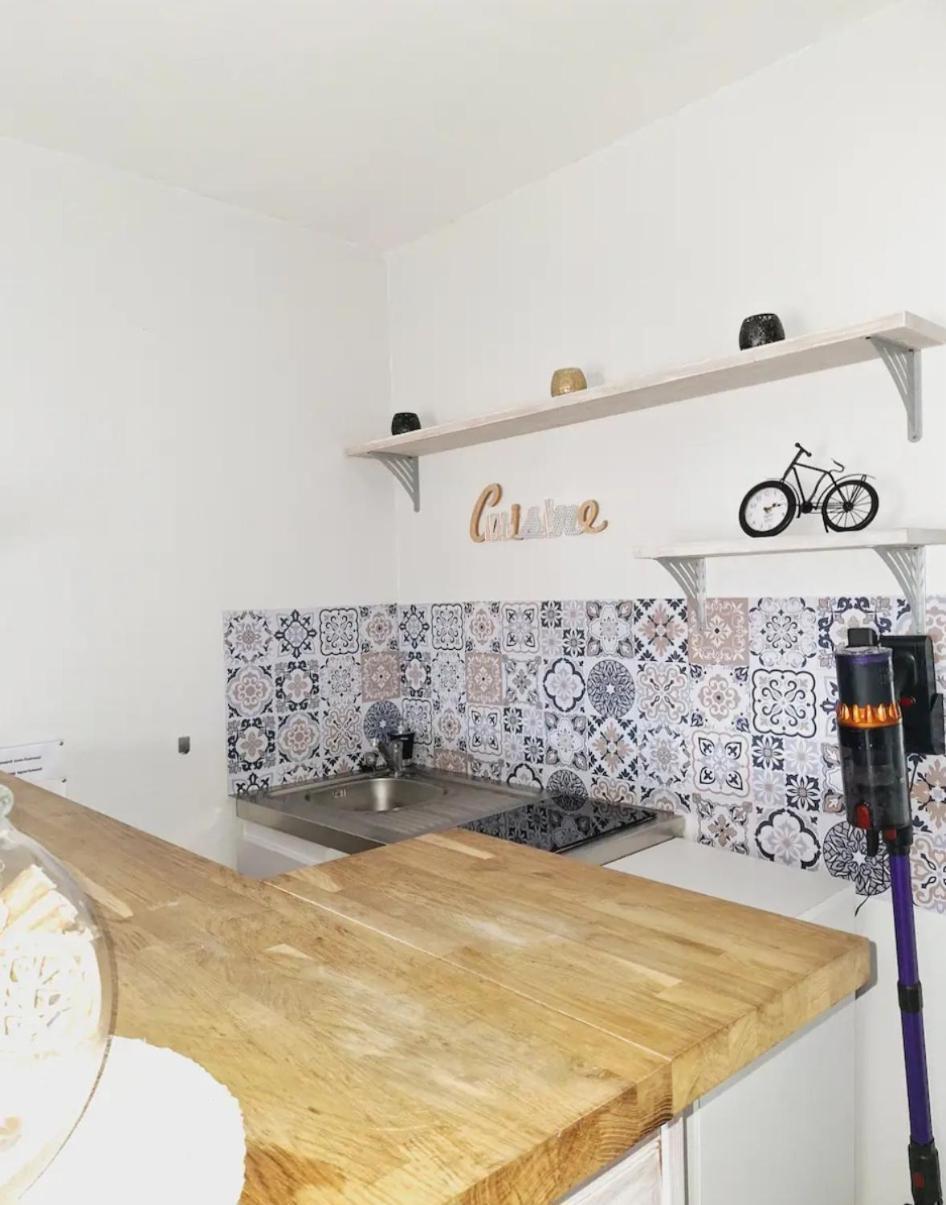 Appartement F2 Centre-Ville Issoire Avec Jolie Vue Bagian luar foto